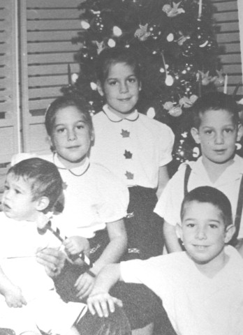 1-Siblings.jpg - 39211 Bytes